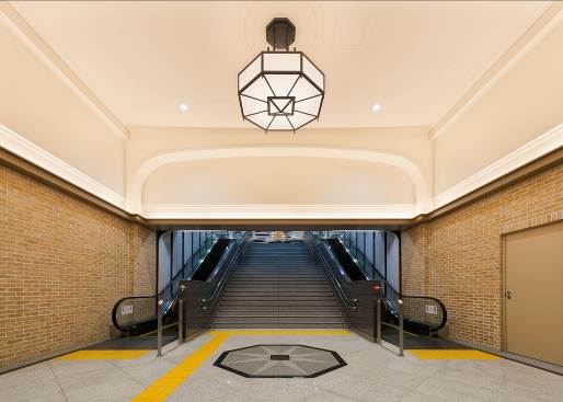 ホーム西側階段「ペンダント照明」