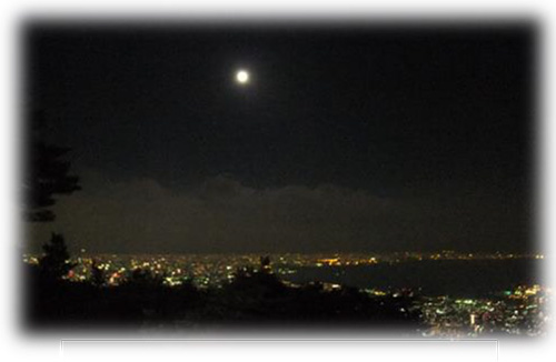 TENRAN CAFEからの夜景と満月
