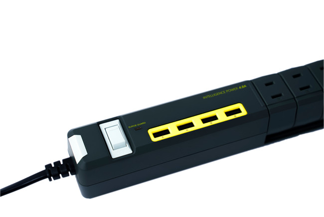 4.8A USB4ポートで急速充電が可能