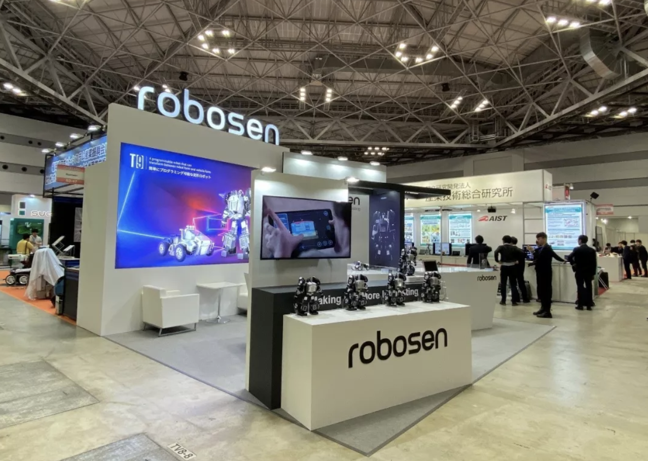 プログラミングが簡単にできる変形ロボット「Robosen T9」が国際