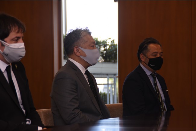 ルイス・ベルナット監督、山本社長、関野事業部長が昨シーズンの結果と来シーズンへの思いを報告