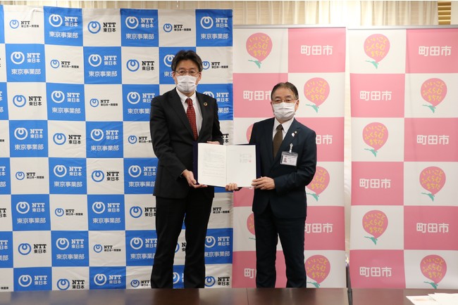 （左から）高山東京西支店長、石阪町田市長