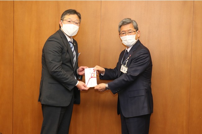 （左から）あいおいニッセイ同和損害保険株式会社神奈川中央支店　川崎支店長、高橋副市長