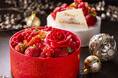 【プルマン東京田町 クリスマスケーキ2024】 深紅の薔薇や芳醇な苺、金箔で華やかに彩られた「ローズ・ド・ノエル」 &「ストロベリーショートケーキ」が登場!