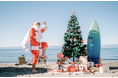 サンタがビーチでととのう-斬新なクリスマスプロモーション事例