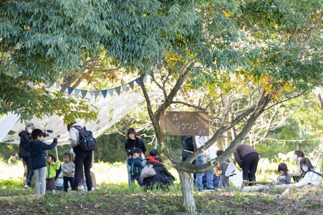 市街地に近い標高約100ｍの丘陵につくられた美山公園は、広大な敷地にいろいろな施設が充実している