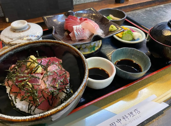 田中料理店ではかつお茶漬けを。 田中料理店ではかつお茶漬けを。