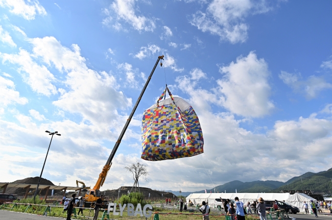 亀岡の環境の取り組みを象徴する「KAMEOKA FLY BAG FLY BAG Project」