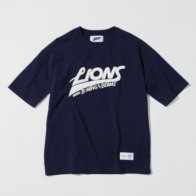 LIONS with B：MING by BEAMS プロジェクト ロゴ Tシャツ(ネイビー)
