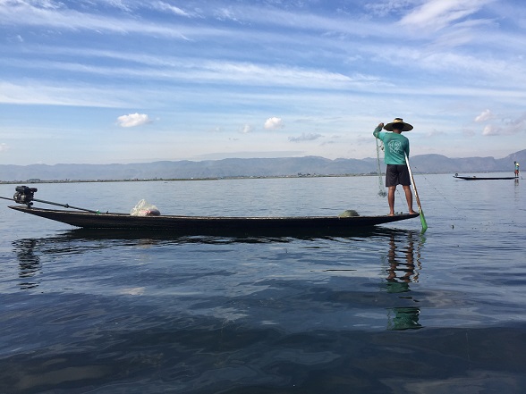 ミャンマー中央部にあるインレー湖（シャン州）。人気の観光地だったが、いまは閑古鳥が鳴く。蓮はこの湖に自生する