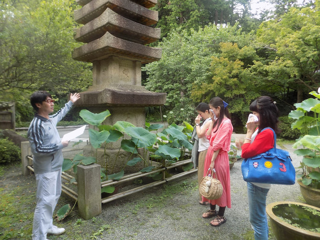 覚園寺の十二神将仏像の感動エピソードに涙を流すツアー参加者