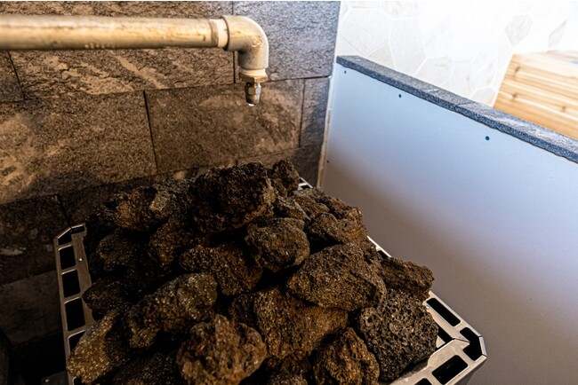 オートロウリュも楽しめる本格マグマ式サウナ オートロウリュも楽しめる本格マグマ式サウナ