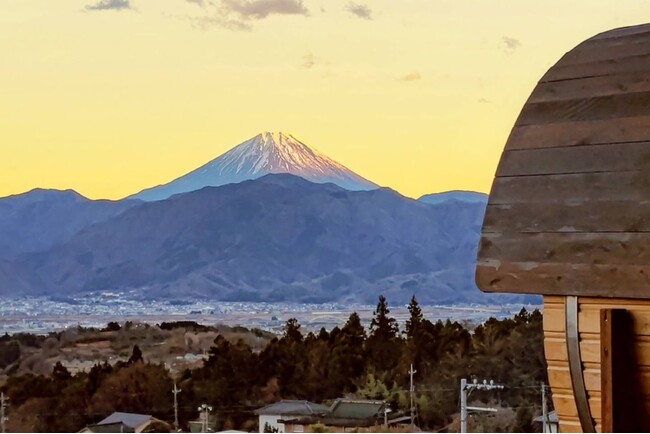 【2024年3月新登場・絶景プライベートサウナ】～サウナー必見！甲府盆地と富士山を一望。南アルプスの雄大な自然にととのう。～「おそとのてらす　南アルプス」