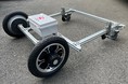ビニールハウスなどに設置されたレール上を、自動走行する汎用電動台車を開発