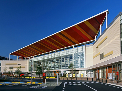 （スマーク伊勢崎：店舗面積 約52,900㎡／約180店舗）