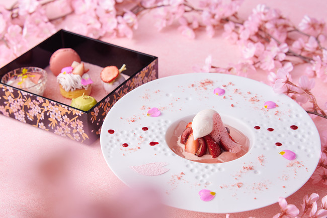 第一弾のテーマは「桜」。桜をイメージしたダブルデザートを提供