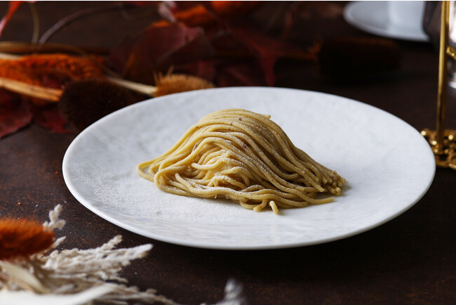 別皿でしぼりたての和栗のモンブランを用意