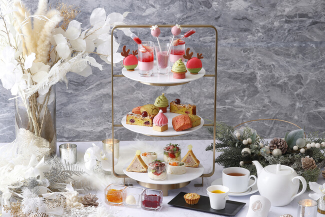 クリスマスをモチーフにしたピンクカラーのハドソンラウンジのアフタヌーンティー クリスマスをモチーフにしたピンクカラーのハドソンラウンジのアフタヌーンティー