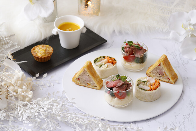 旬の食材を使ったセイボリーは隣接するフレンチレストランより提供 旬の食材を使ったセイボリーは隣接するフレンチレストランより提供