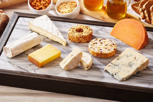 本格的なチーズを揃えた チーズコーナー（日替わりで6種類）