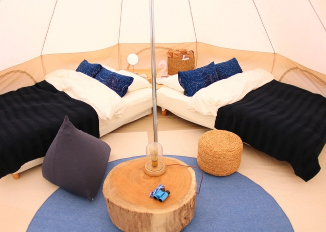 テント内には最大６人ベッドを準備予定。  野外でも快適な時間を過ごすことができる