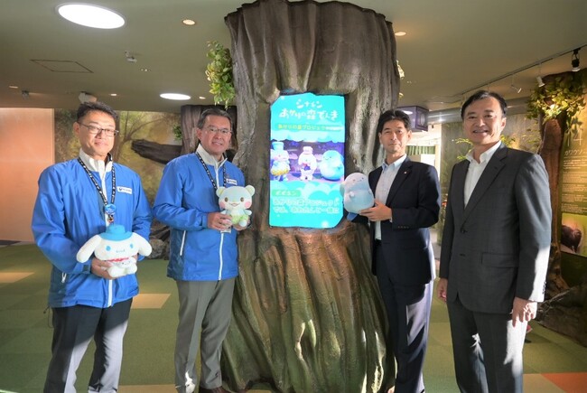 左から新江ノ島水族館ゼネラルマネージャー 飯塚 一朗、新江ノ島水族館 代表取締役社長 堀 一久、シナネン代表取締役社長 清水 直樹、シナネン専務取締役 渡邉 雅夫