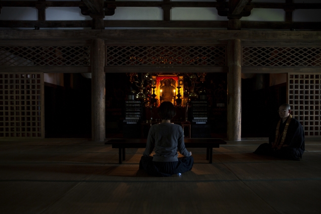国宝・明通寺での早朝の阿字観（あじかん ）瞑想