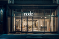 node hotel、森山大道写真展の会期延長を決定、フットウェアブランドOAOとのコラボトートバッグを発表