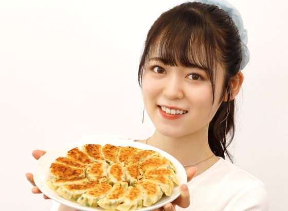 Akb48 西川 怜さんがモランボンで餃子づくりに挑戦 モランボン株式会社のプレスリリース