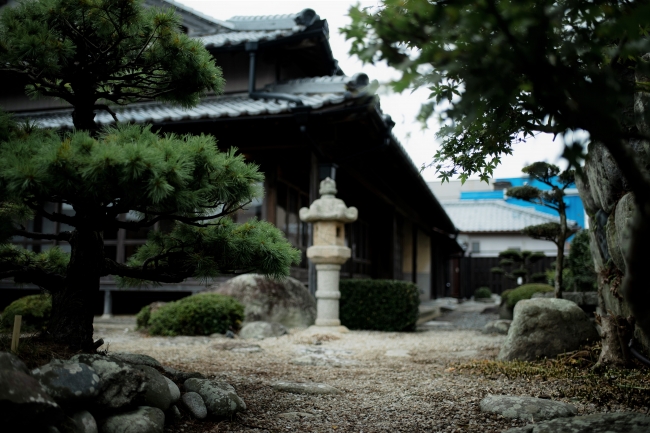 古き良き日本を感じられる稲村亭の日本庭園