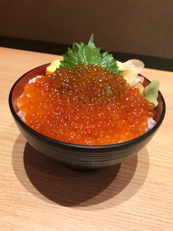 いくらは飲み物です 第二弾 デリバリーでいくら 2倍 丼に お店で いくらかけ放題60分500円 に加え いくら丼のいくらを無料で2倍にするキャンペーンを 8月30日まで1週間限定で追加 シブヤ経済新聞