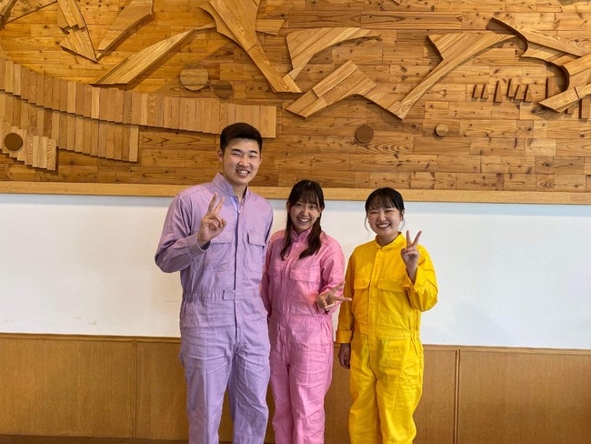 2022年5月、更別村に3人のコミュニティナースが移住し活動をスタートしています。横浜市出身の猪村真由(中央)、東京都出身の今村智之(左)、帯広市出身の西上耶弥(右) 2022年5月、更別村に3人のコミュニティナースが移住し活動をスタートしています。横浜市出身の猪村真由(中央)、東京都出身の今村智之(左)、帯広市出身の西上耶弥(右)