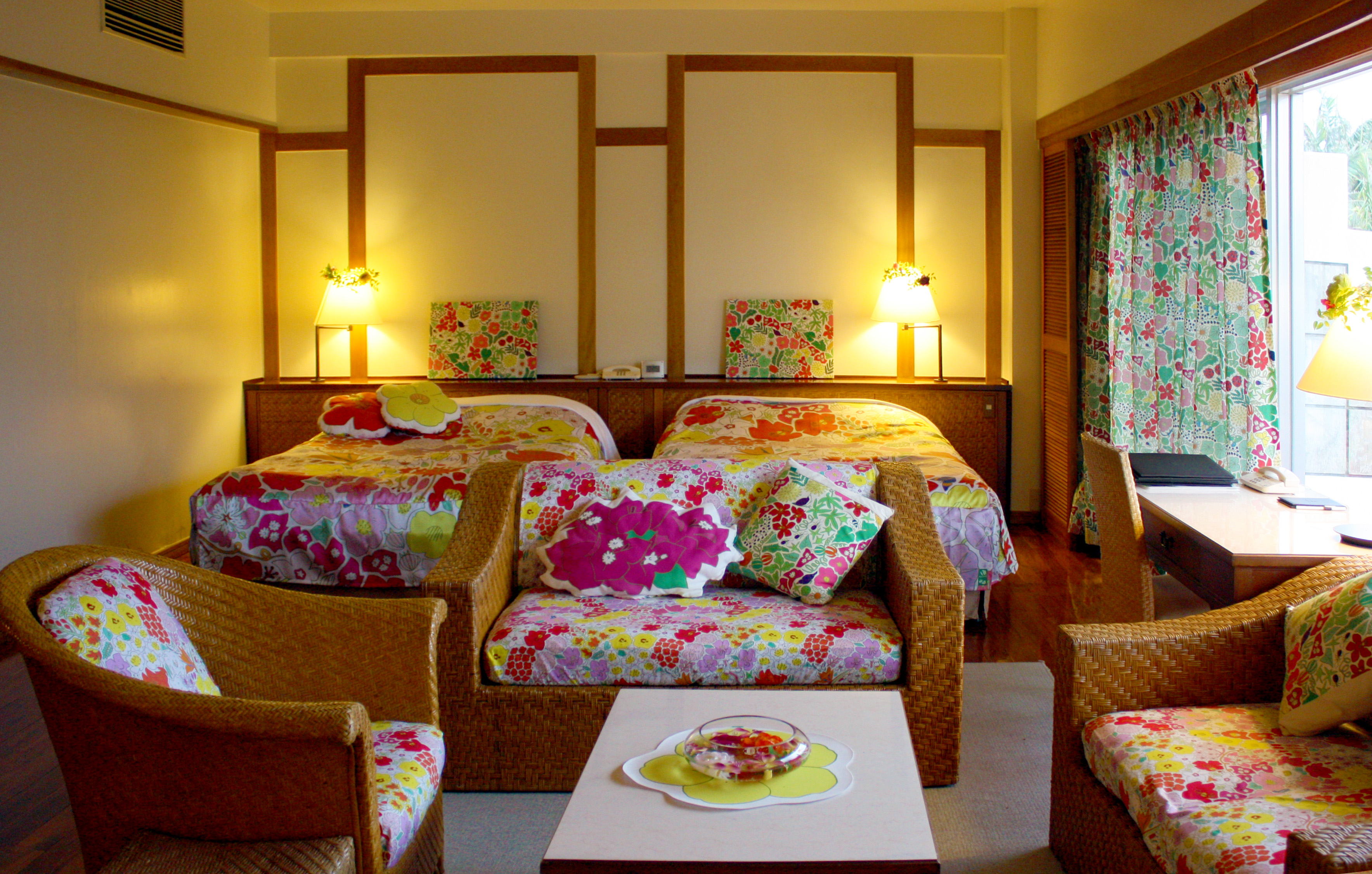 カヌチャリゾート 1日2室限定 テキスタイルデザイナー Mimuri プロデュース 花づくしのスペシャルルーム ハナナルーム 宿泊プラン販売中 株式会社カヌチャベイリゾートのプレスリリース