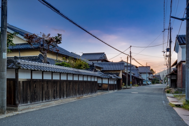 重要伝統的建造物群保存地区に指定されている「福住宿場町ホテルNIPPONIA」のある兵庫県丹波篠山市の福住集落。