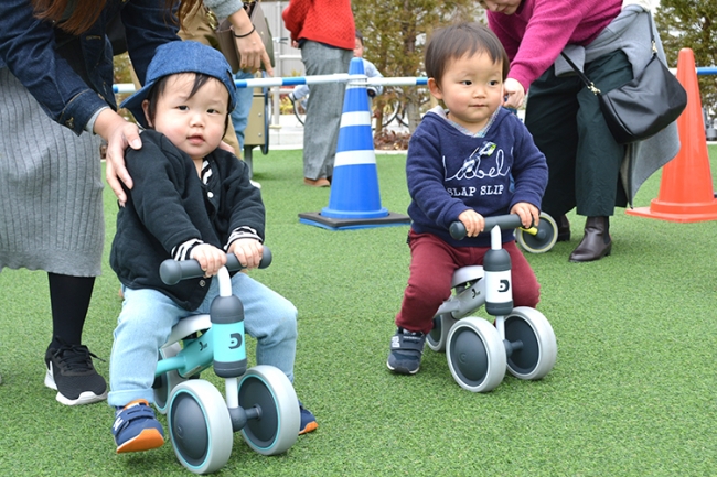 2018年に開催した「三輪車の日」イベントの様子 1（1歳から乗れる「ディーバイクミニ」の試乗会の様子）