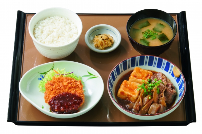 『肉豆腐とメンチカツの定食』860円（税込）