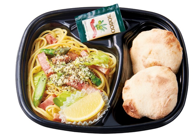 【新商品】 春野菜とベーコンの塩レモンチーズパスタ （パンセット） 600円