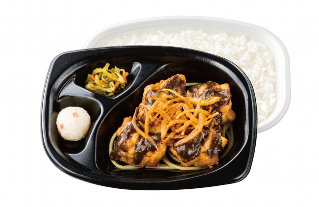 焦がしにんにく黒カレーから揚弁当　470円（税込）