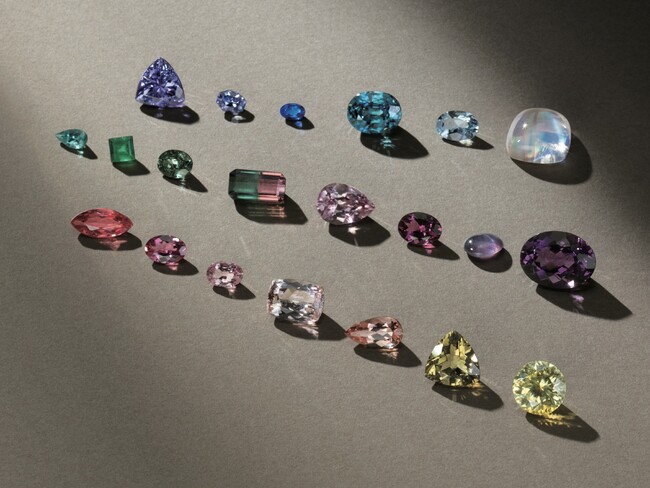 上質で多彩な天然石を、世界中から買い付け 上質で多彩な天然石を、世界中から買い付け