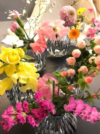 店内を彩る青果生花のお花たち