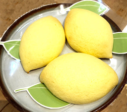 【レモンパン　税込み145円】クリームに100％レモンジュース使用！冷やしても美味しい！