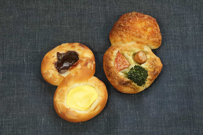 アパレルスタッフが考案した2種類の8の形のパン