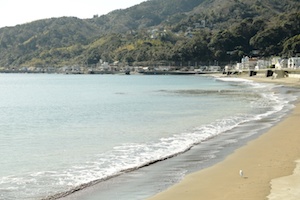 全長1kmの浜が続く宇佐美の海