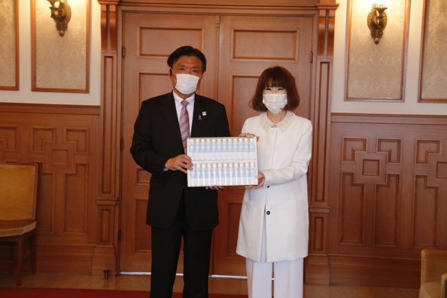 福岡県小川洋知事(当時)と岩本CEO 福岡県小川洋知事(当時)と岩本CEO
