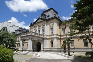 右　京都府庁旧本館