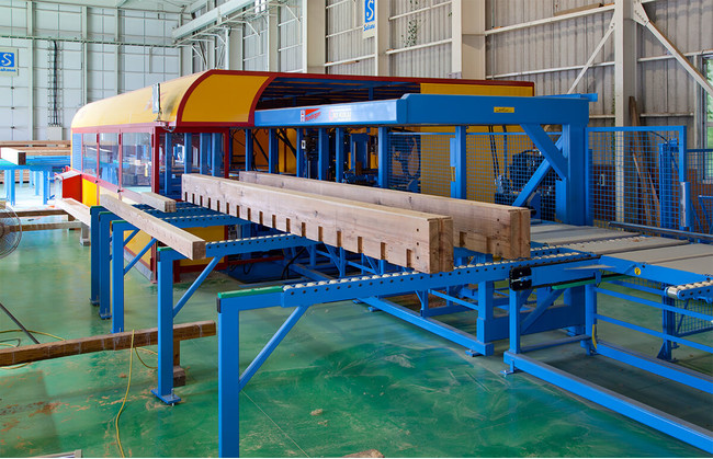 サカワ本社工場にある全自動大断面加工機「フンテガー K2i」