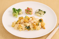 クリーミーなカルボナーラソースをたっぷり絡めて食べてほしい!かぼちゃの甘味を存分に楽しめる「ごろっとかぼちゃのガルボパスタ」がナッシュから新発売