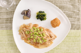 食べ応えをアップしてリニューアル!ピリ辛特製ソースを具材にたっぷり絡めて食べてほしい「ふわっと八角香る豚バラ白菜の甜醤油」がナッシュから新発売