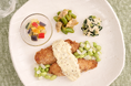 人気メニューの副菜をリニューアルして再登場!ソテーの彩とアサリの食感がUPした【たらフライの特製タルタルソース】がナッシュから新発売
