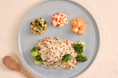 香ばしいごまだれが食欲をそそる「鶏ささみと4種野菜のライスサラダ」を2月10日(月)より発売
